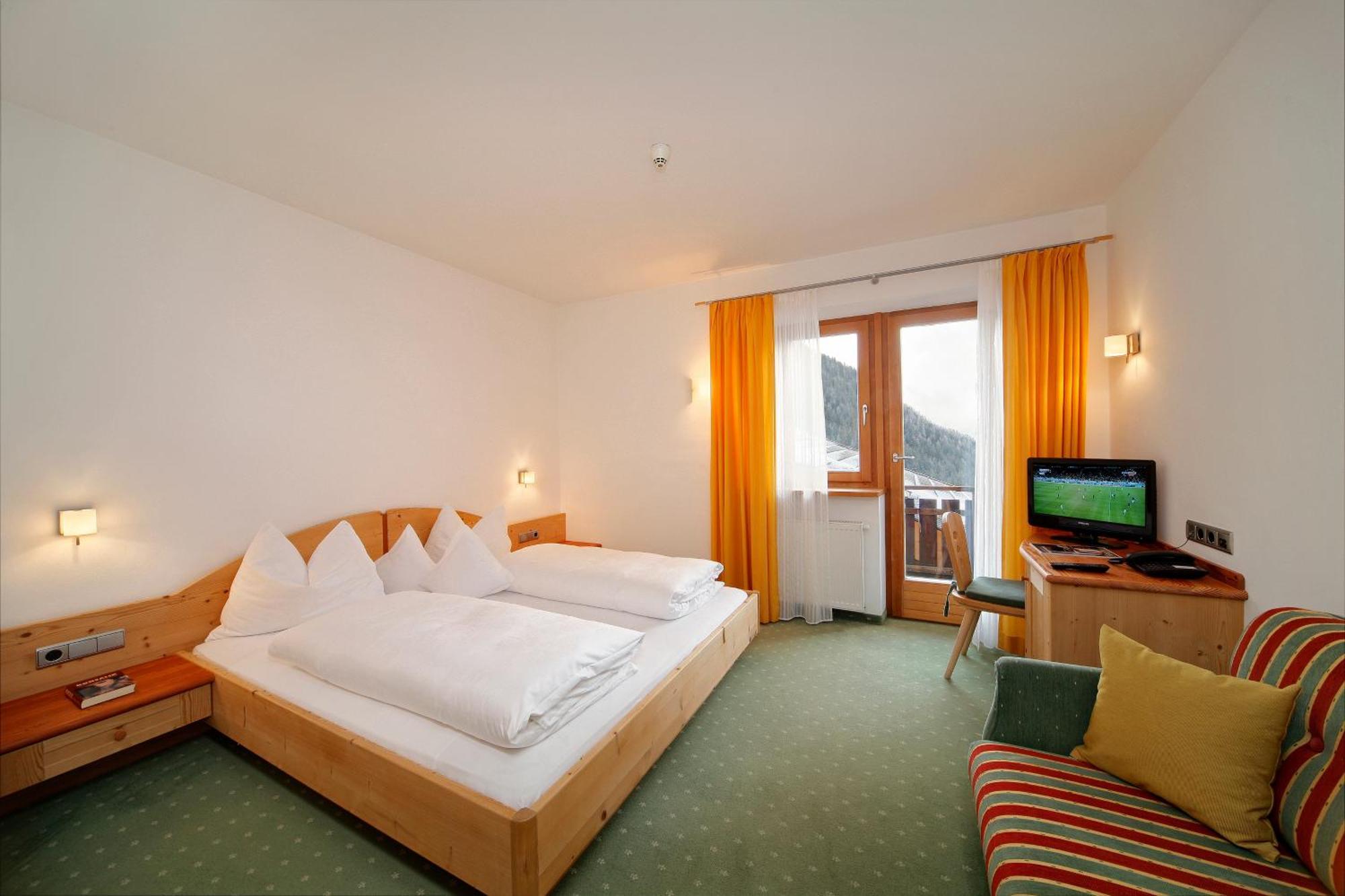 Hotel Ultnerhof Santa Gertrude Екстериор снимка
